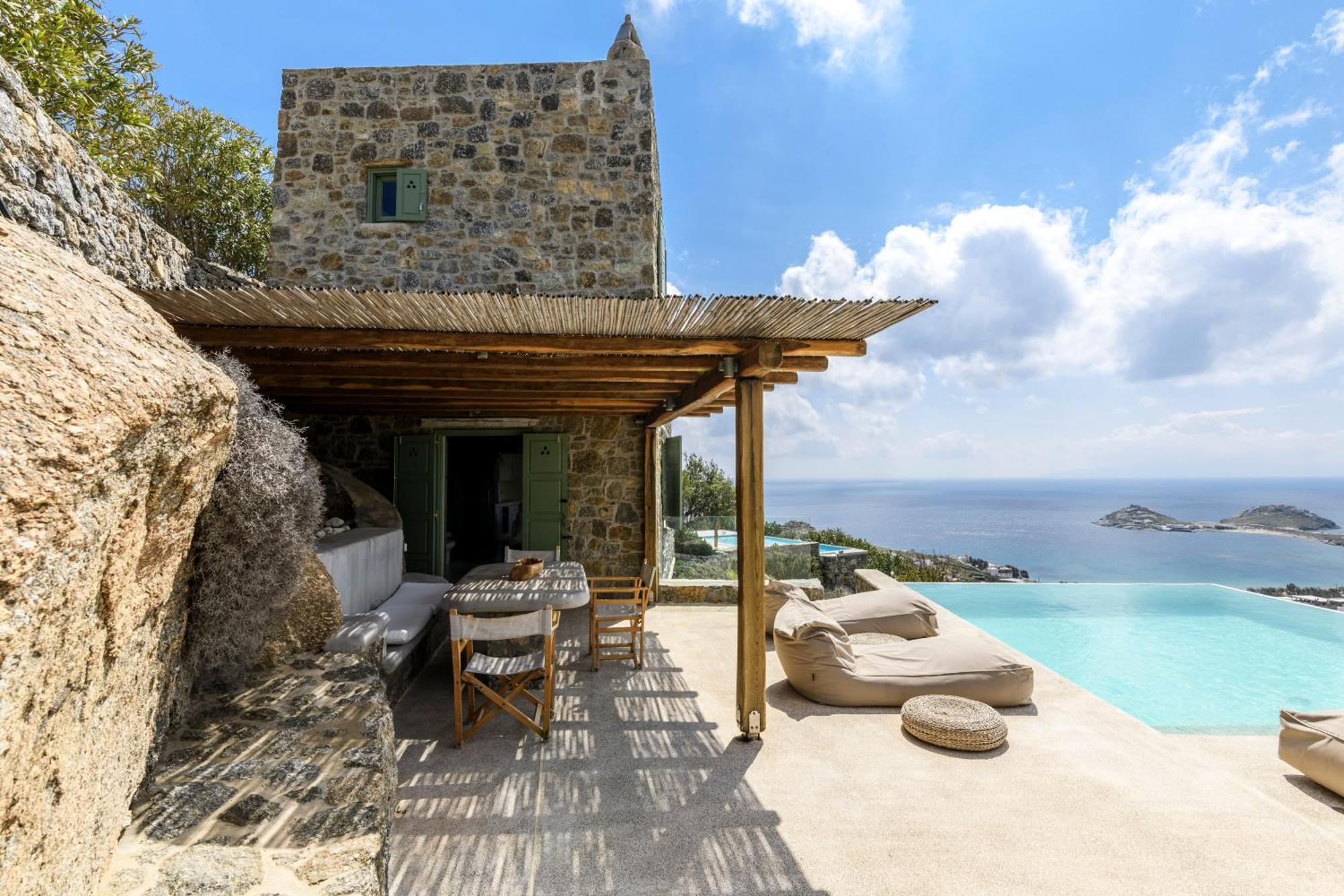 Aquadise Seaview Pool - Three Bedrooms